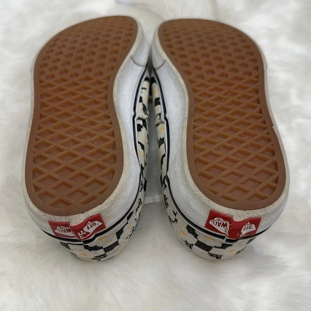 Vans black/white checkered w/daisies missy 4.5